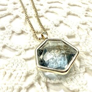 Elegant Kendra Scott Gold and Blue Pendant Necklace